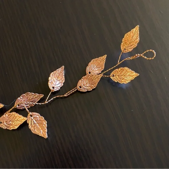 Rose Gold leaf hair accessory - Picture 3 of 4
